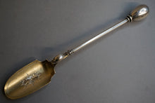 Load image into Gallery viewer, Whiting Sterling Silver Applied Figural Mouse Cheese Scoop