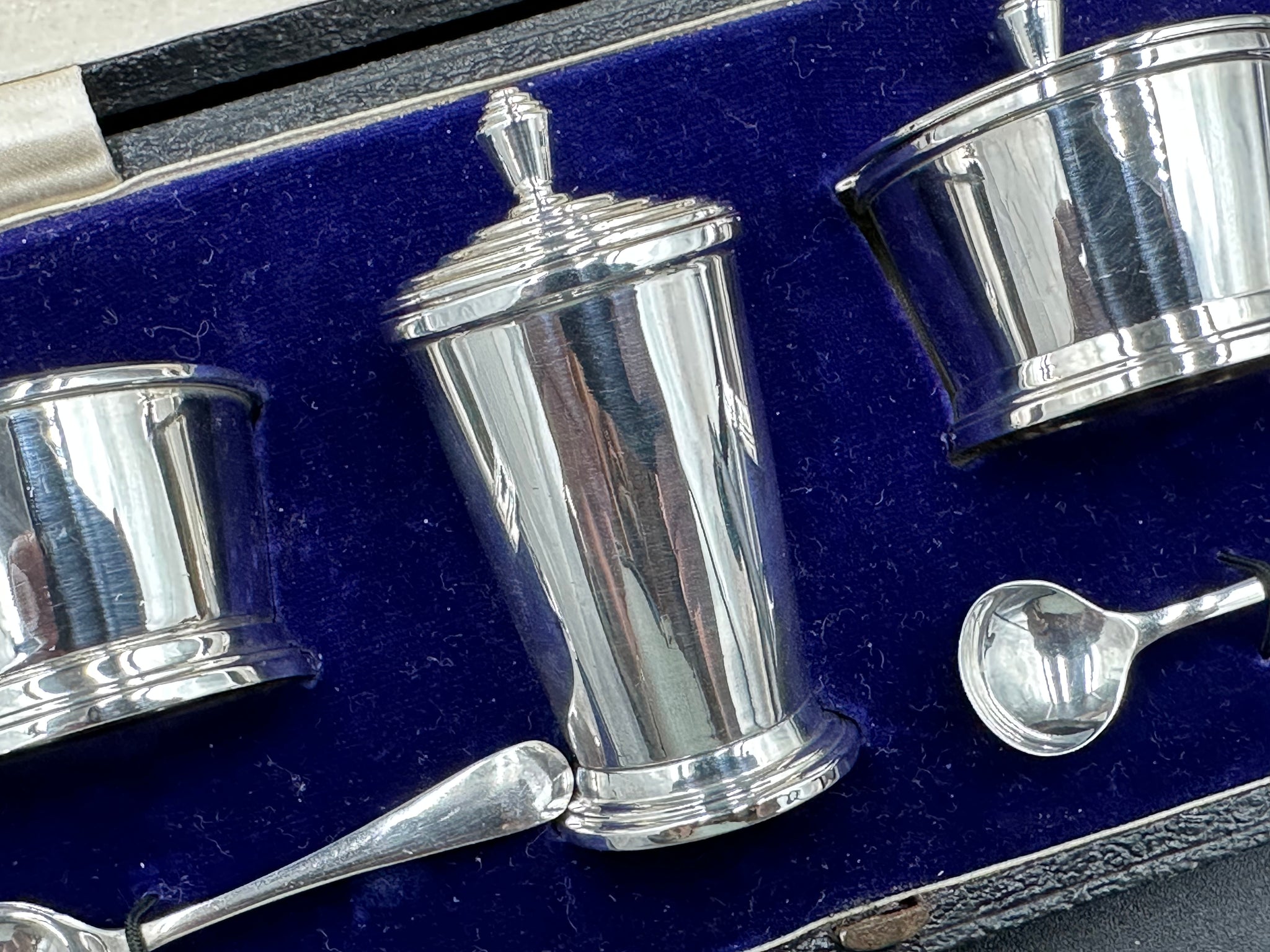 Walker & Hall English Sterling Silver Art Deco Condiment Set w Walker & Hall English Sterling Silver Art Deco Condiment Set w